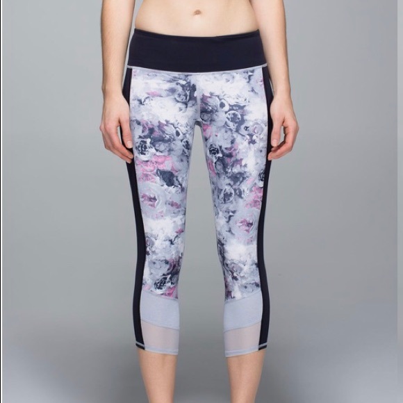 LuLu Lemon 3/4 Yoga Pants - Picture 6 of 6